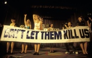 Photo Copyright © Paul Lowe